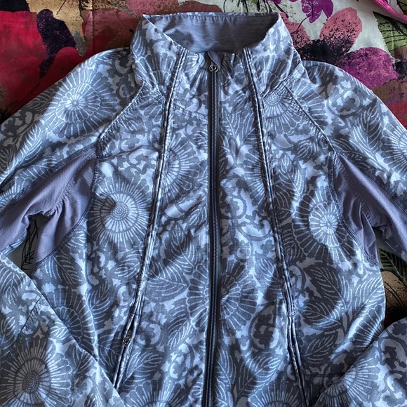 Lululemon Run: Travel To Track Jacket - Picture 7 of 11